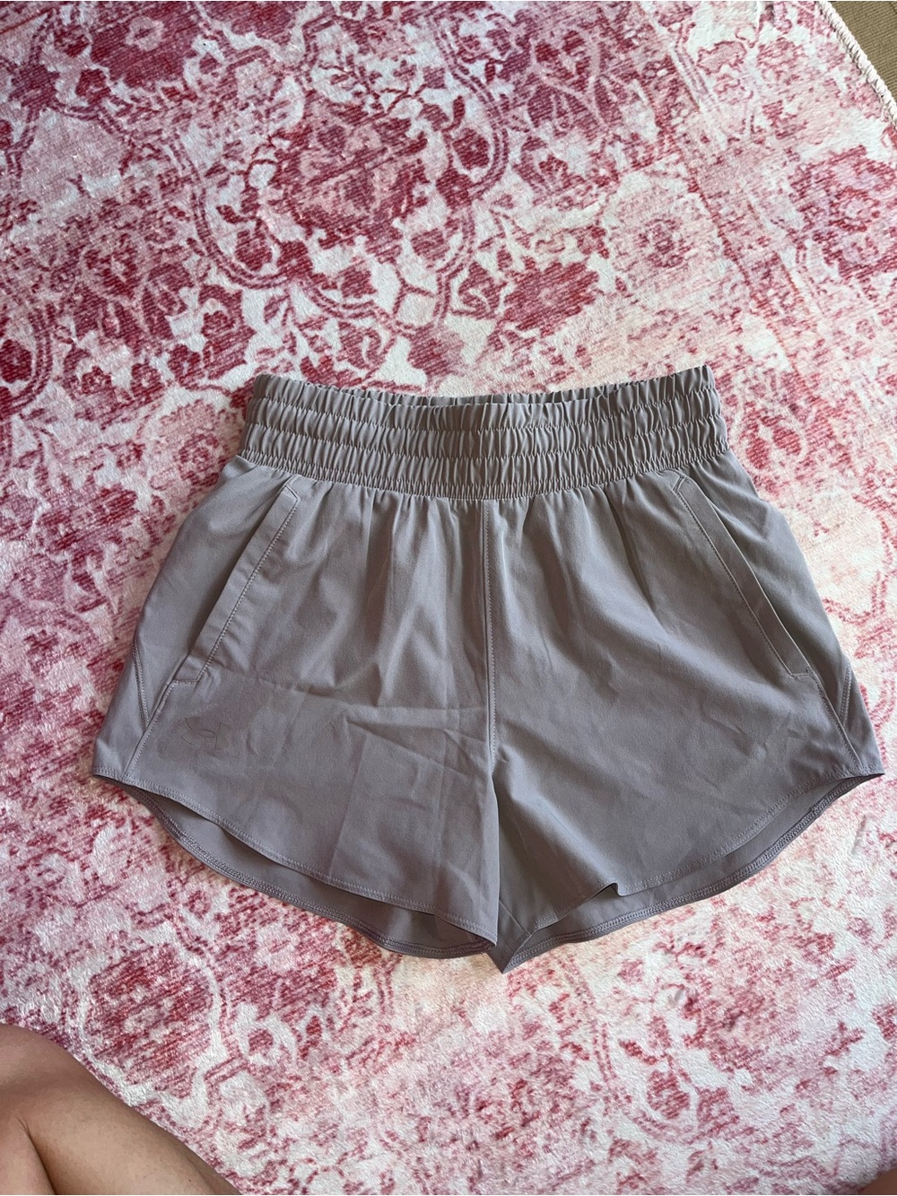 Under Armour Women's Gray Athletic Elastic-Waist Shorts size xs x-small